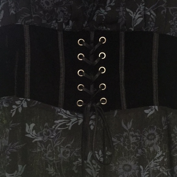 Size 18 Blue flowing top with corset feature - Picture 5 of 10